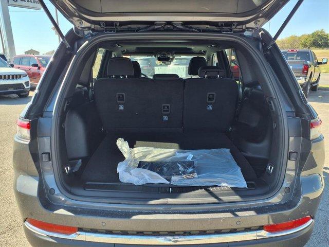 new 2025 Jeep Grand Cherokee car, priced at $39,035