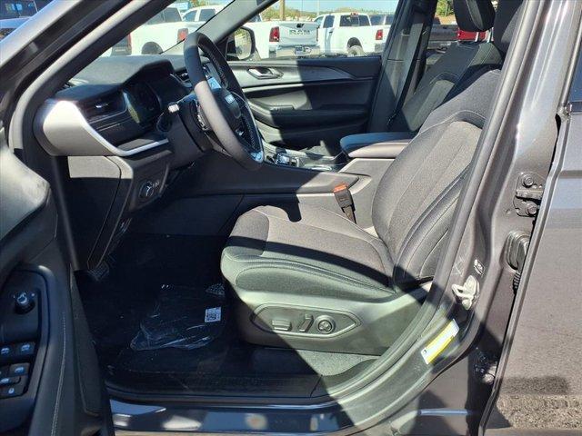 new 2025 Jeep Grand Cherokee car, priced at $39,035