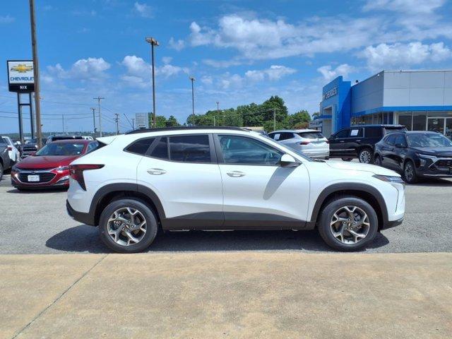 new 2025 Chevrolet Trax car, priced at $25,525