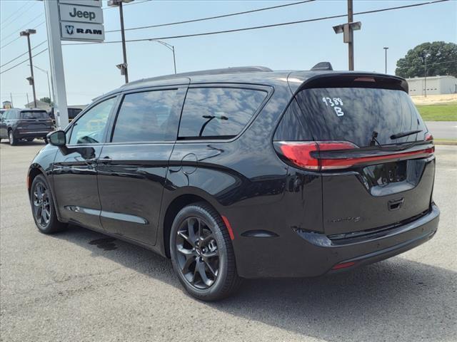 new 2024 Chrysler Pacifica car, priced at $40,162