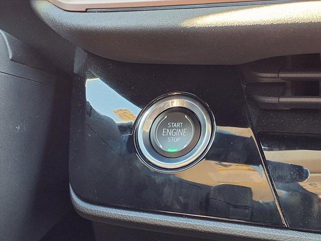 used 2025 Buick Envision car, priced at $37,900