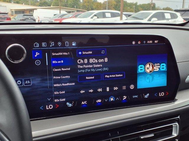 used 2024 Chevrolet Traverse car, priced at $39,900