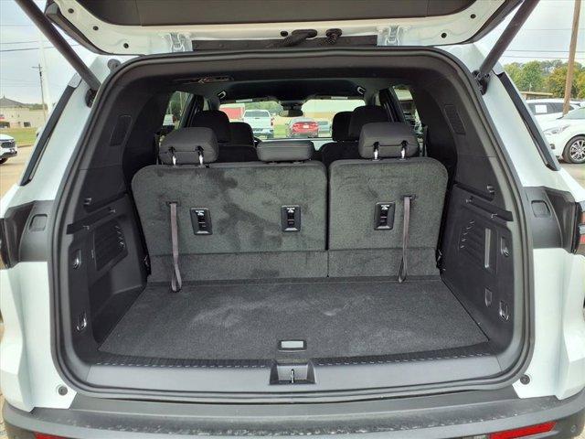 used 2024 Chevrolet Traverse car, priced at $39,900