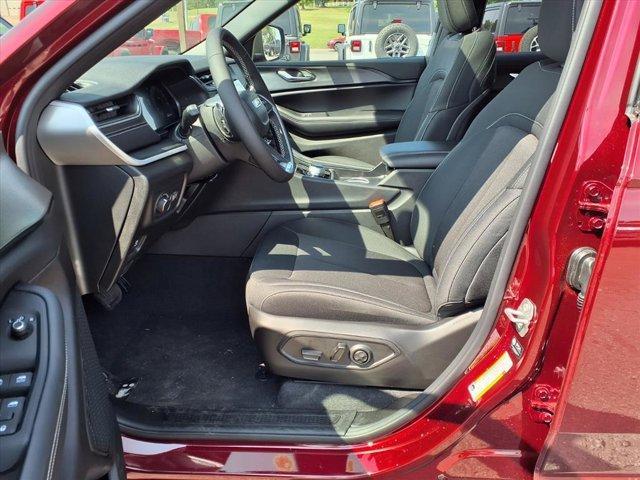 new 2025 Jeep Grand Cherokee car, priced at $34,910