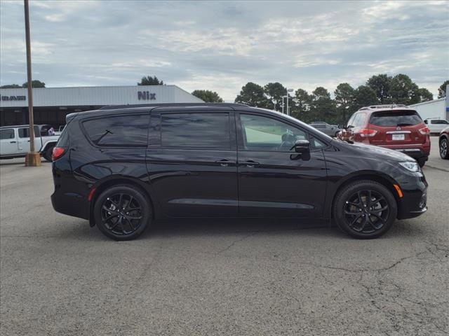 new 2024 Chrysler Pacifica car, priced at $44,338