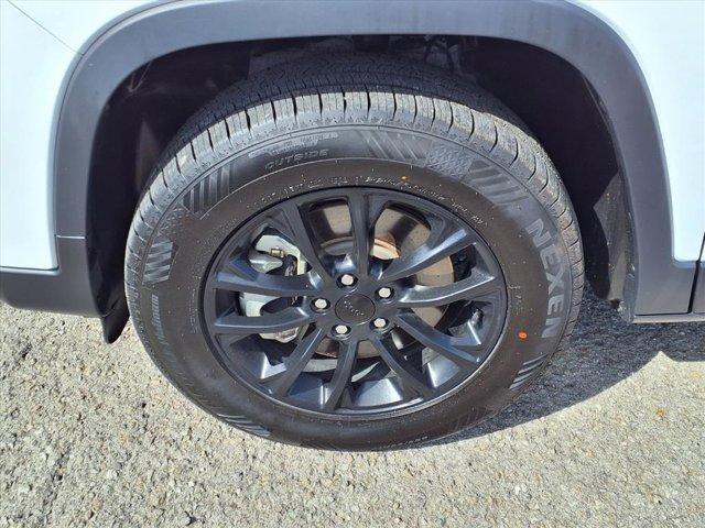 used 2022 Jeep Cherokee car, priced at $25,900