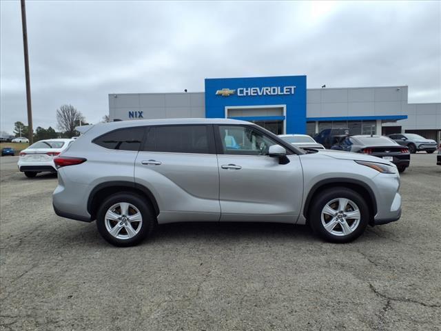 used 2023 Toyota Highlander car, priced at $30,900
