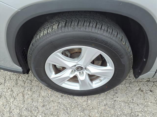 used 2023 Toyota Highlander car, priced at $30,900