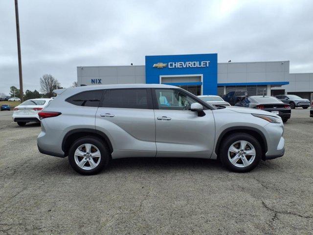used 2023 Toyota Highlander car, priced at $30,900