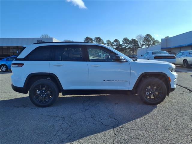 used 2025 Jeep Grand Cherokee car, priced at $39,900