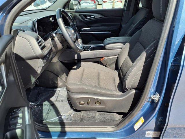 used 2025 Chevrolet Traverse car, priced at $40,900