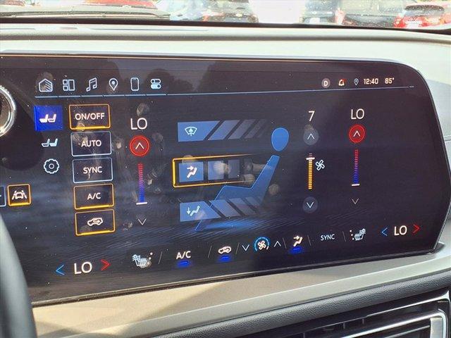 used 2025 Chevrolet Traverse car, priced at $40,900