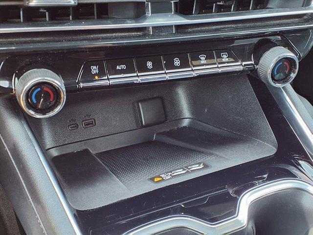 used 2025 Chevrolet Traverse car, priced at $40,900