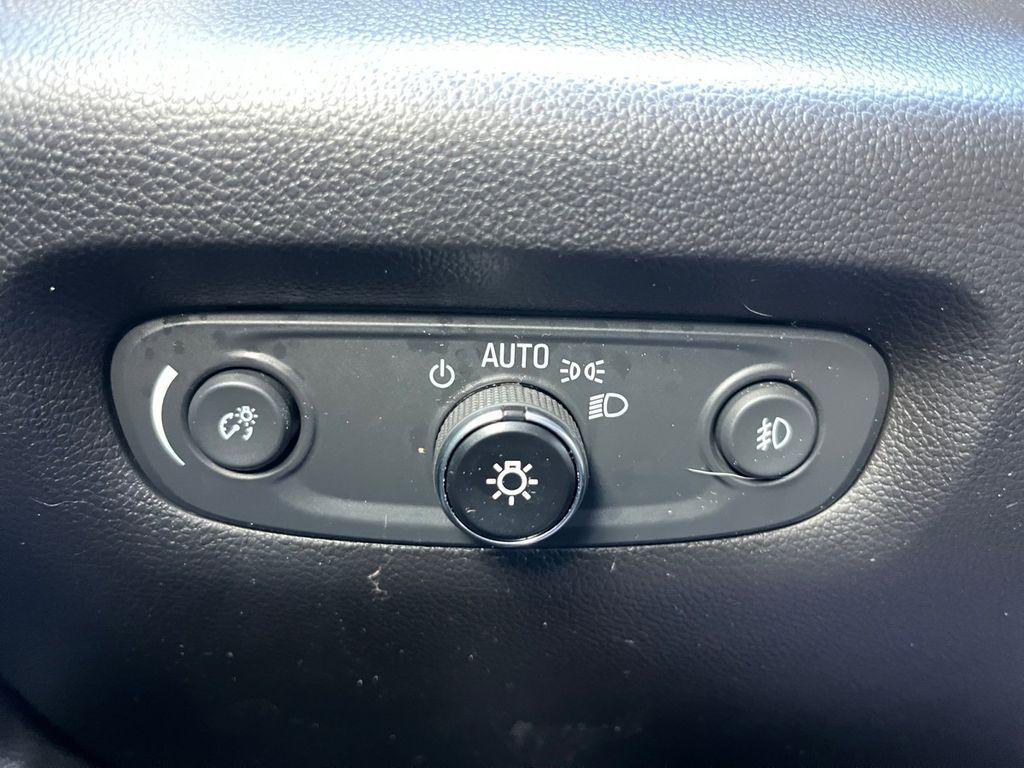 used 2021 Chevrolet Traverse car, priced at $17,155