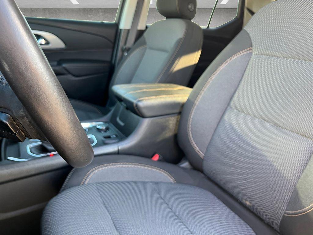 used 2021 Chevrolet Traverse car, priced at $17,155