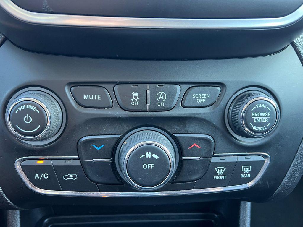 used 2020 Jeep Cherokee car, priced at $16,622