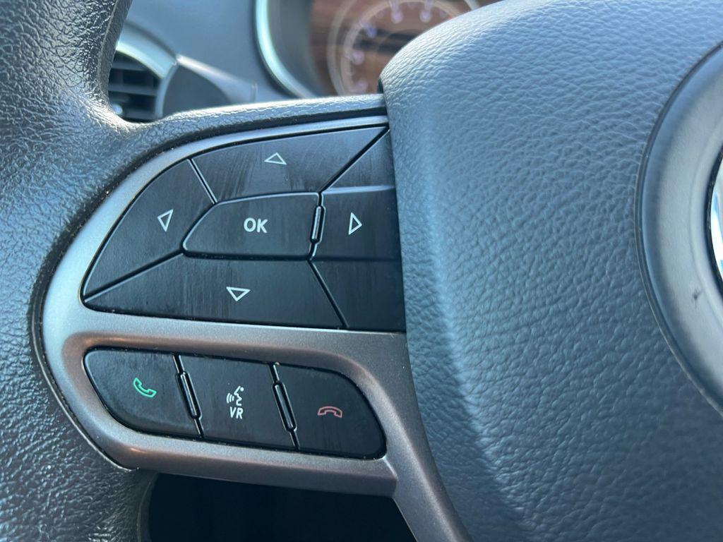 used 2020 Jeep Cherokee car, priced at $16,622
