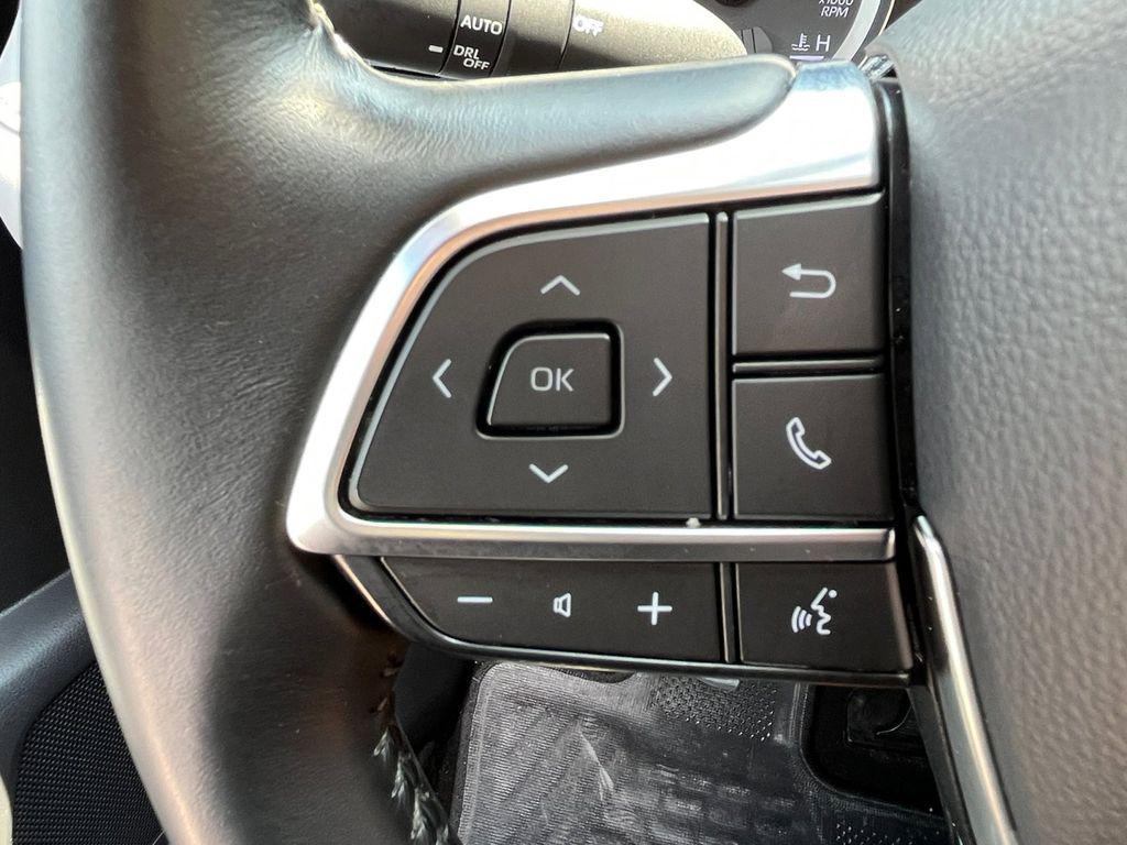 used 2020 Toyota Highlander car, priced at $25,155