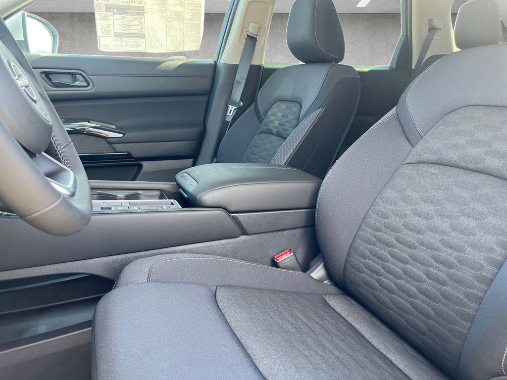 new 2025 Nissan Pathfinder car, priced at $34,975