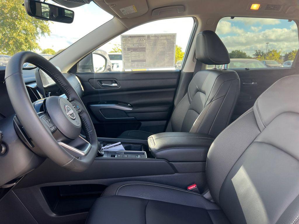 new 2025 Nissan Pathfinder car, priced at $40,400