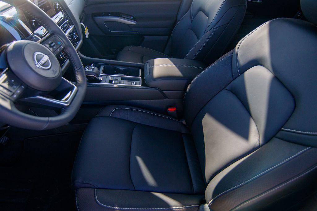 new 2025 Nissan Pathfinder car, priced at $41,999