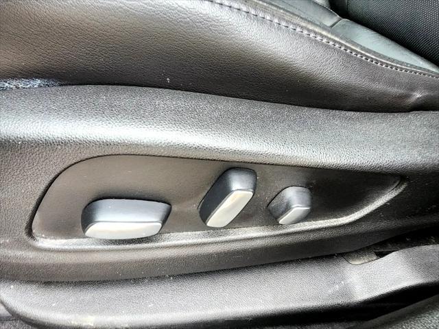 used 2023 Cadillac XT5 car, priced at $35,950