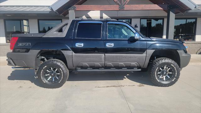 used 2005 Chevrolet Avalanche car, priced at $13,250