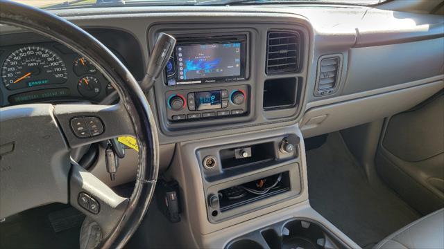 used 2005 Chevrolet Avalanche car, priced at $13,250