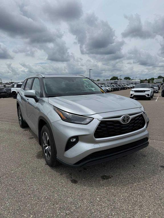 used 2023 Toyota Highlander car, priced at $39,499