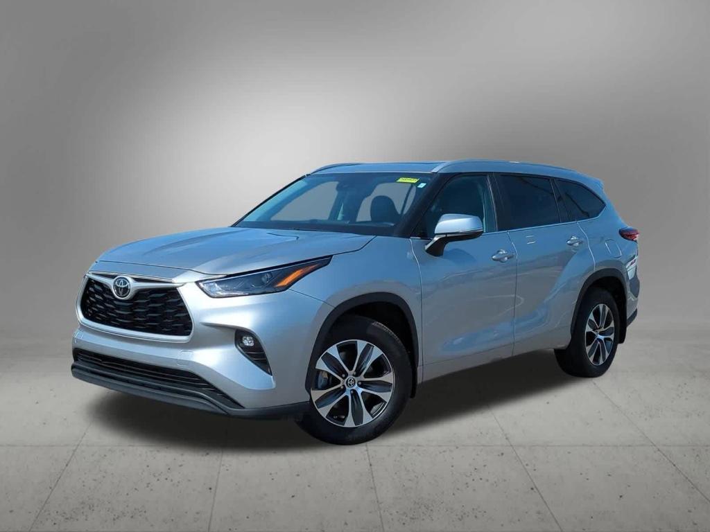used 2023 Toyota Highlander car, priced at $39,499