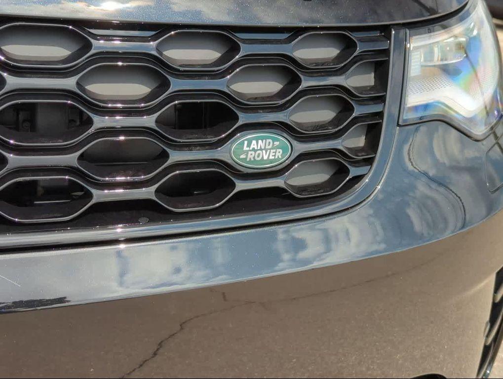 new 2025 Land Rover Discovery car, priced at $75,278