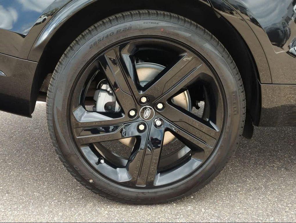 new 2025 Land Rover Discovery car, priced at $75,278