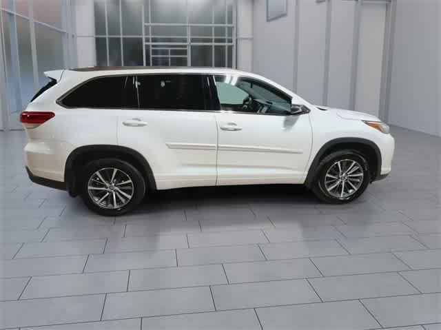 used 2018 Toyota Highlander car, priced at $22,495