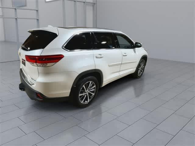 used 2018 Toyota Highlander car, priced at $22,495