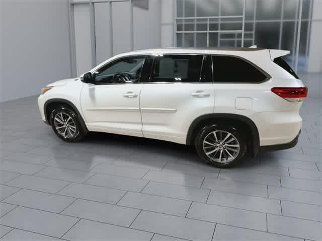 used 2018 Toyota Highlander car, priced at $22,495