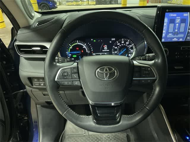 used 2021 Toyota Highlander Hybrid car, priced at $43,995