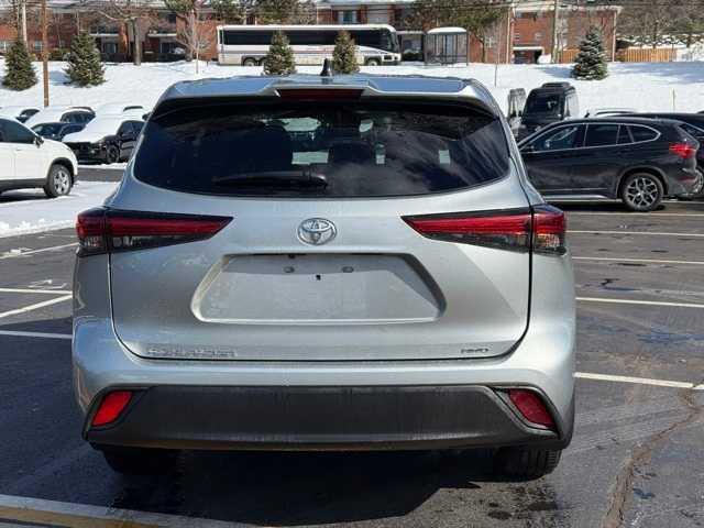 used 2022 Toyota Highlander car, priced at $30,995