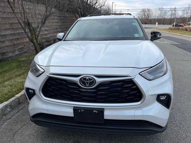 used 2022 Toyota Highlander car, priced at $31,995