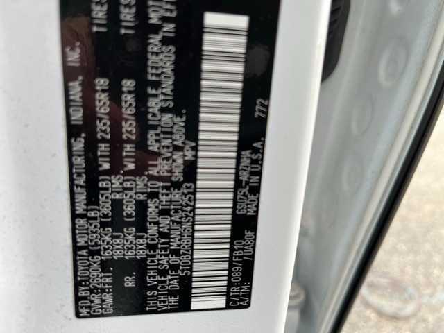 used 2022 Toyota Highlander car, priced at $31,995