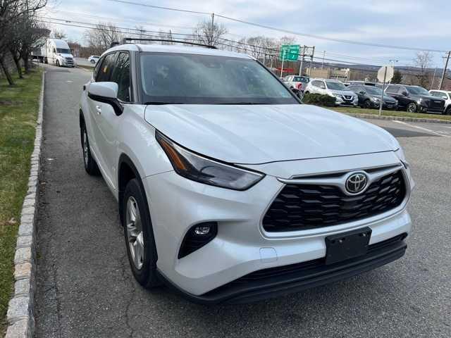 used 2022 Toyota Highlander car, priced at $31,995