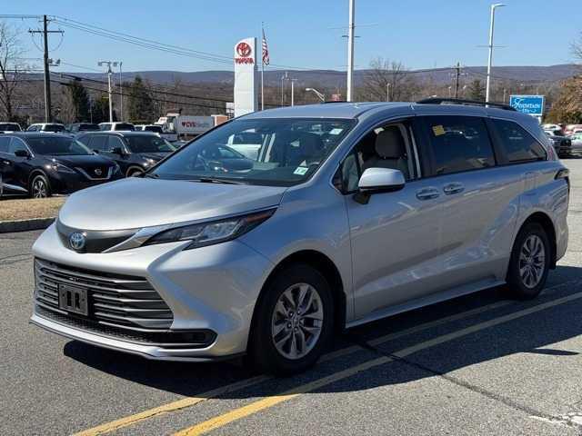 used 2022 Toyota Sienna car, priced at $38,995