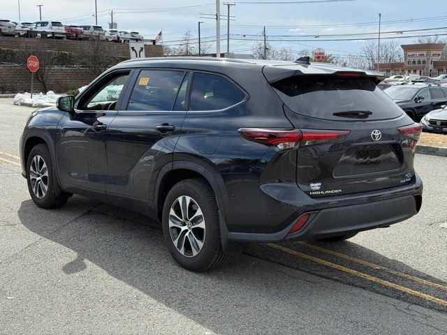 used 2024 Toyota Highlander car