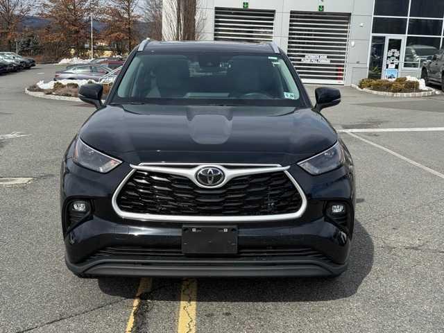 used 2024 Toyota Highlander car