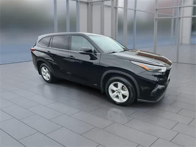 used 2022 Toyota Highlander Hybrid car, priced at $28,995