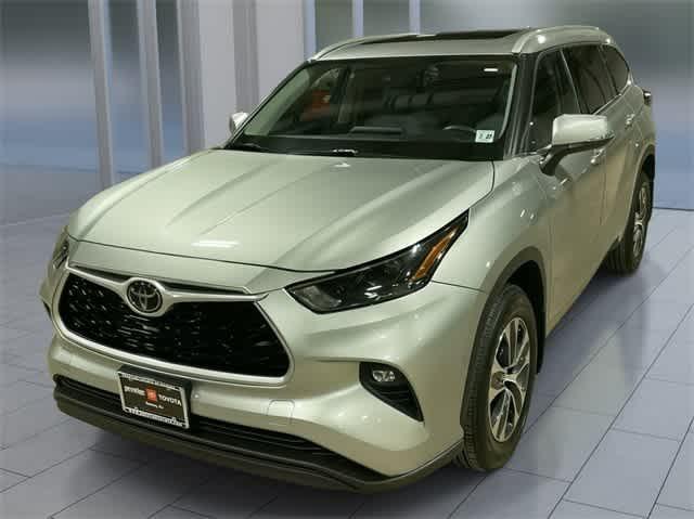 used 2022 Toyota Highlander car, priced at $35,000