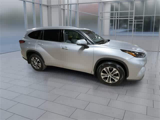 used 2022 Toyota Highlander car, priced at $35,000