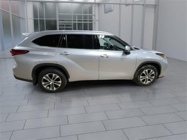 used 2022 Toyota Highlander car, priced at $35,000