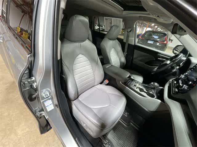 used 2022 Toyota Highlander car, priced at $35,000