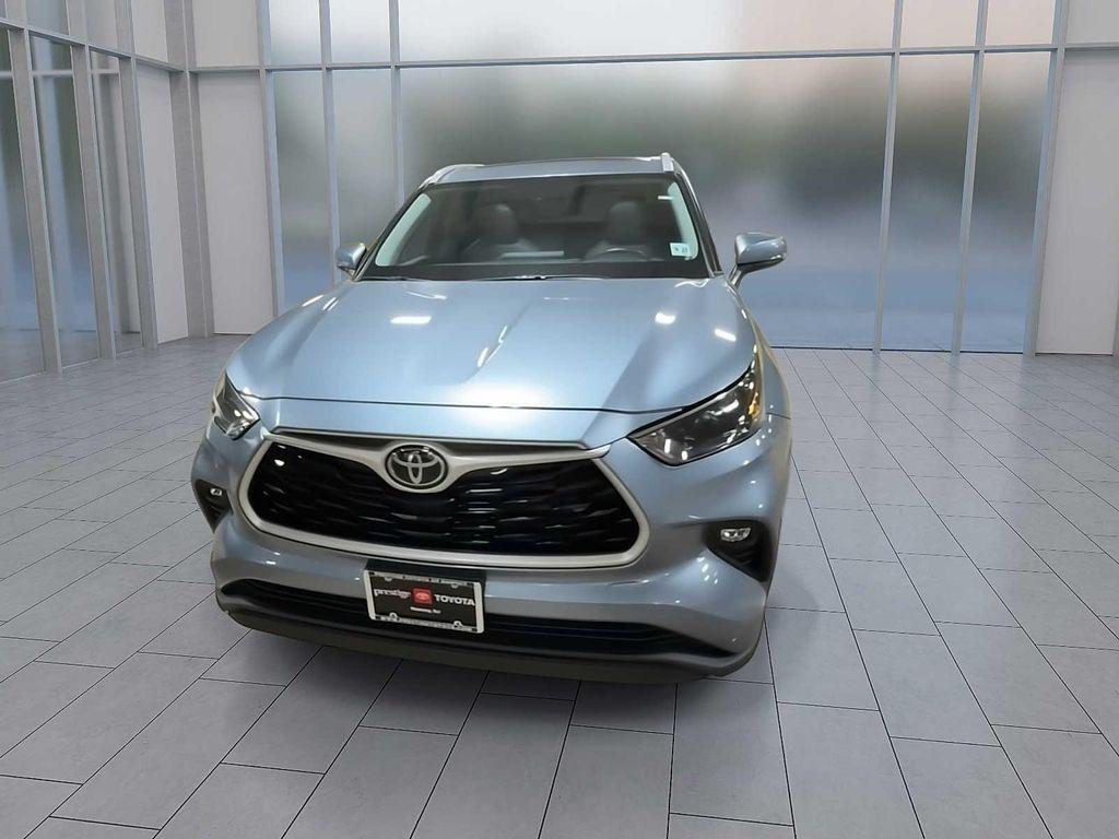 used 2022 Toyota Highlander car, priced at $35,995