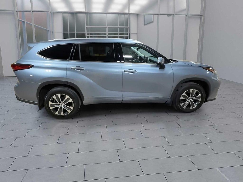 used 2022 Toyota Highlander car, priced at $35,995